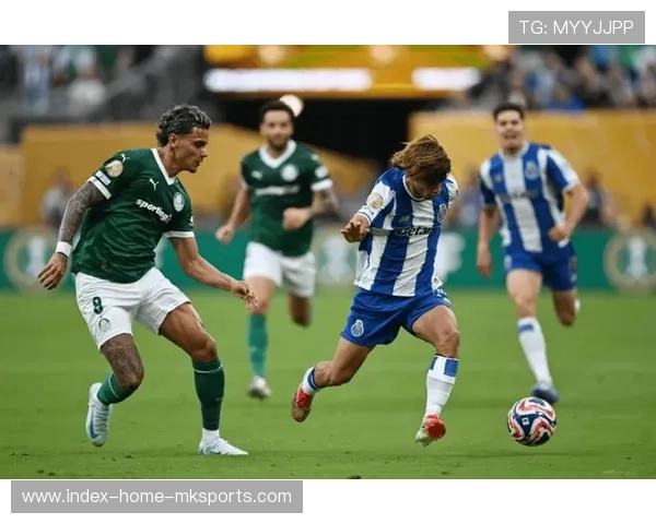 意甲那不勒斯边路速度撕裂对方后防：攻势如潮，战术之美